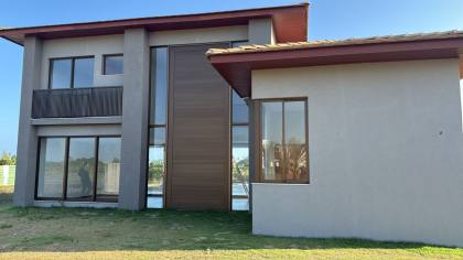 Casa de Condomínio Para Vender com 5 quartos 5 suítes no bairro Praia do Forte em Mata De São João