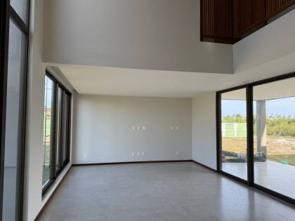 Casa de Condomínio Para Vender com 5 quartos 5 suítes no bairro Praia do Forte em Mata De São João