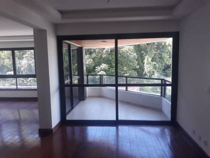 Apartamento 4 quartos com 2 suítes no Itaigara