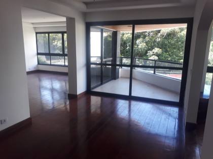 Apartamento 4 quartos com 2 suítes no Itaigara