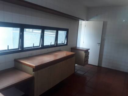 Apartamento 4 quartos com 2 suítes no Itaigara