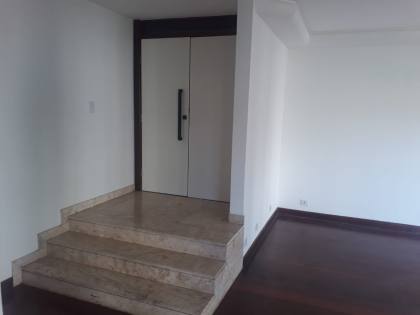 Apartamento 4 quartos com 2 suítes no Itaigara