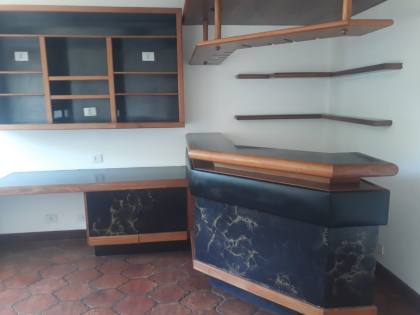 Apartamento 4 quartos com 2 suítes no Itaigara