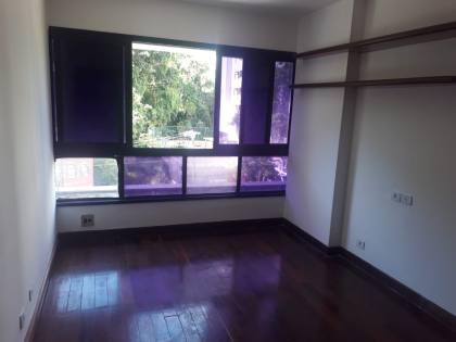 Apartamento 4 quartos com 2 suítes no Itaigara
