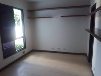 Apartamento 4 quartos com 2 suítes no Itaigara