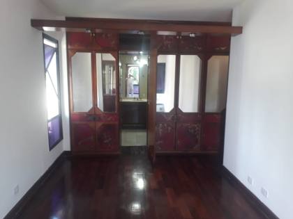 Apartamento 4 quartos com 2 suítes no Itaigara