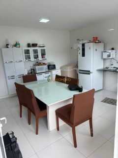DUAS CASAS NO ITAIGARA