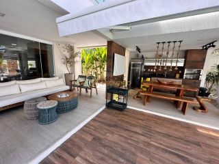 Casa de Condomínio Para Vender 4/4 e 1 suíte Miragem em Lauro De Freitas