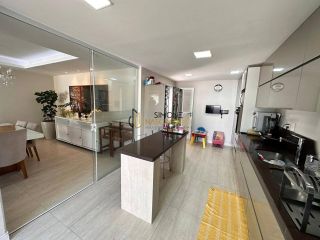 Casa de Condomínio Para Vender 4/4 e 1 suíte Miragem em Lauro De Freitas