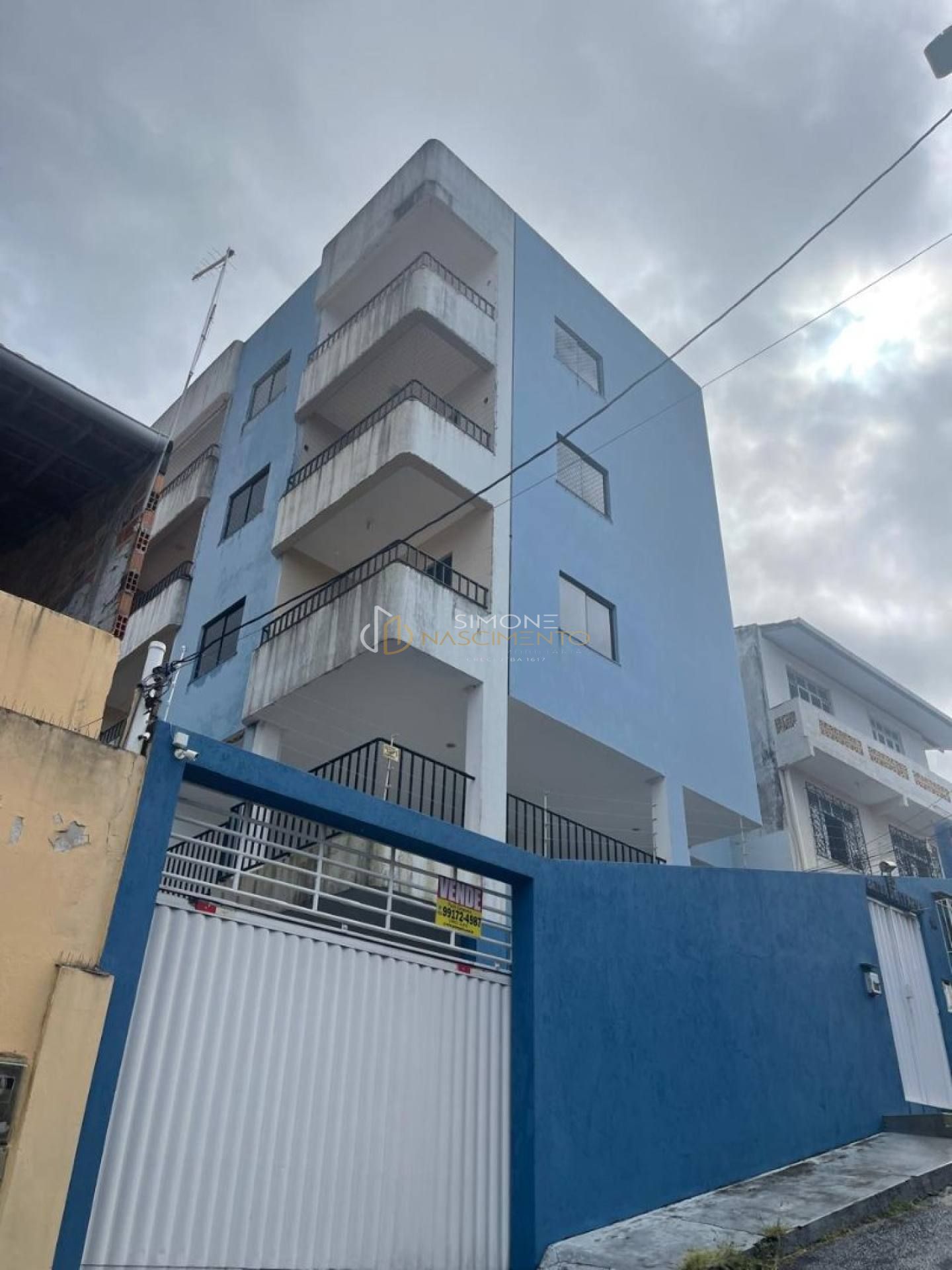 Cobertura 2/4 e 1 suítes  Itapuã