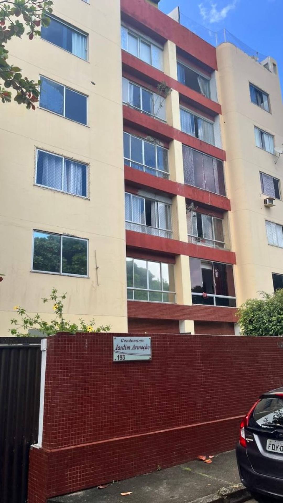 Apartamento 2 /4 e 1 suíte Jardim Armação