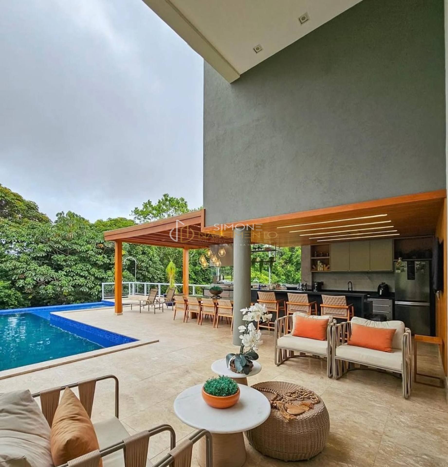 Casa de Condomínio Para Vender com 4 quartos 4 suítes no bairro Alphaville II em Salvador