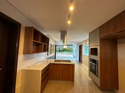 Casa de Condomínio Para Vender com 4 quartos 4 suítes no bairro Alphaville II em Salvador