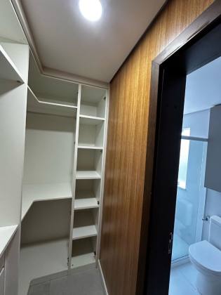 Casa de Condomínio Para Vender com 4 quartos 4 suítes no bairro Alphaville II em Salvador