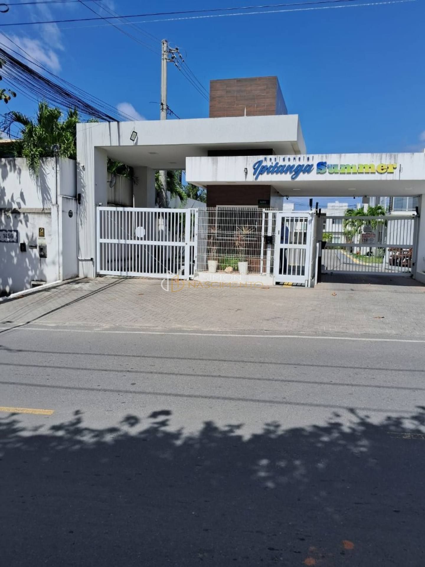 Casa de Condomínio 4/4 e 3 suítes  centro em Lauro De Freitas