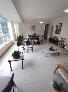 Apartamento a venda com 4quartos sendo 1 suíte, tem 165m2, nascente total em Pituba - Salvador - BA