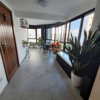 Apartamento à venda com 3 quartos sendo 1suite, tem 178m2 com dependência  em Pituba - Salvador - BA