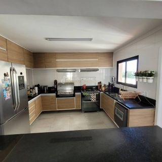 Apartamento à venda com 3 quartos sendo 1suite, tem 178m2 com dependência  em Pituba - Salvador - BA