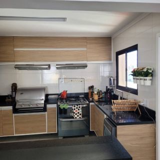 Apartamento à venda com 3 quartos sendo 1suite, tem 178m2 com dependência  em Pituba - Salvador - BA