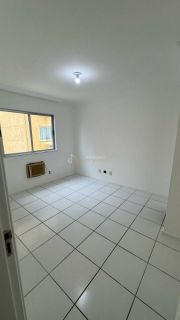 Apartamento a venda com 3 quartos sendo 1 suíte, tem 74m2, varanda, 1 vaga em Imbuí - Salvador - BA