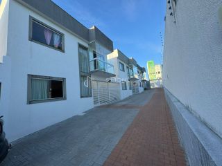Casa Cond. Fechado à venda com 3Suites tem 169m2 com varanda em Buraquinho - Lauro de Freitas - BA