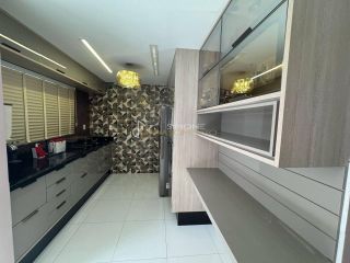 Casa Cond. Fechado à venda com 3Suites tem 169m2 com varanda em Buraquinho - Lauro de Freitas - BA