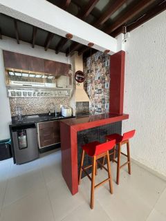 Casa Cond. Fechado à venda com 3Suites tem 169m2 com varanda em Buraquinho - Lauro de Freitas - BA