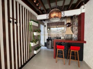 Casa Cond. Fechado à venda com 3Suites tem 169m2 com varanda em Buraquinho - Lauro de Freitas - BA
