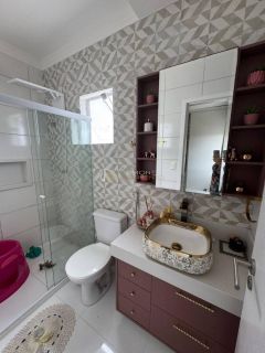Casa Cond. Fechado à venda com 3Suites tem 169m2 com varanda em Buraquinho - Lauro de Freitas - BA