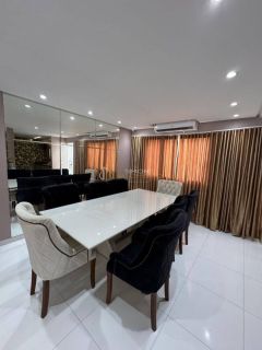 Casa Cond. Fechado à venda com 3Suites tem 169m2 com varanda em Buraquinho - Lauro de Freitas - BA