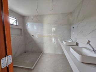 Casa em Condomínio à venda com 4 suítes, tem 195m2 de área total em Abrantes-Lauro de Freitas - Ba