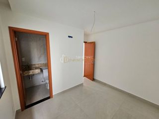 Casa em Condomínio à venda com 4 suítes, tem 195m2 de área total em Abrantes-Lauro de Freitas - Ba