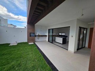 Casa em Condomínio à venda com 4 suítes, tem 195m2 de área total em Abrantes-Lauro de Freitas - Ba