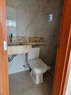 Casa em Condomínio à venda com 4 suítes, tem 195m2 de área total em Abrantes-Lauro de Freitas - Ba