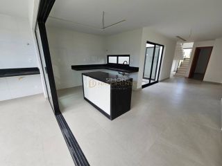 Casa em Condomínio à venda com 4 suítes, tem 195m2 de área total em Abrantes-Lauro de Freitas - Ba