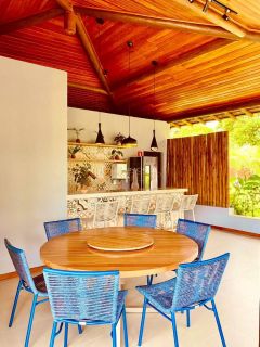 Casa à Venda na Praia do Forte com 3 Suítes e Piscina Privativa.