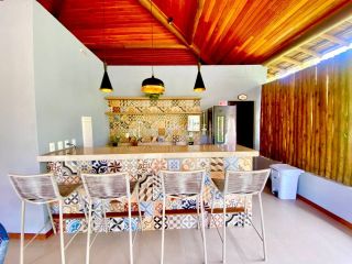 Casa à Venda na Praia do Forte com 3 Suítes e Piscina Privativa.
