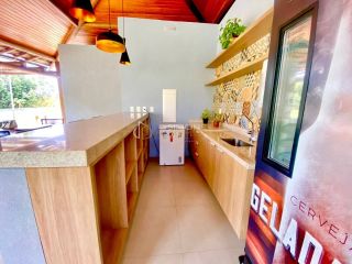 Casa à Venda na Praia do Forte com 3 Suítes e Piscina Privativa.