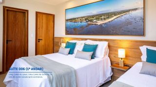 Casa de Condomínio Para Vender pé na areia na Praia do Forte. Com 800m² de área útil e 8 suítes.