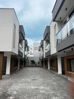 Condomínio Exclusivo em Ipitanga – Casas Dúplex de Alto Padrão