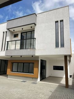 Condomínio Exclusivo em Ipitanga – Casas Dúplex de Alto Padrão