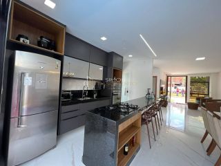 Casa de Condomínio  4 /4 e 2 suítes Abrantes