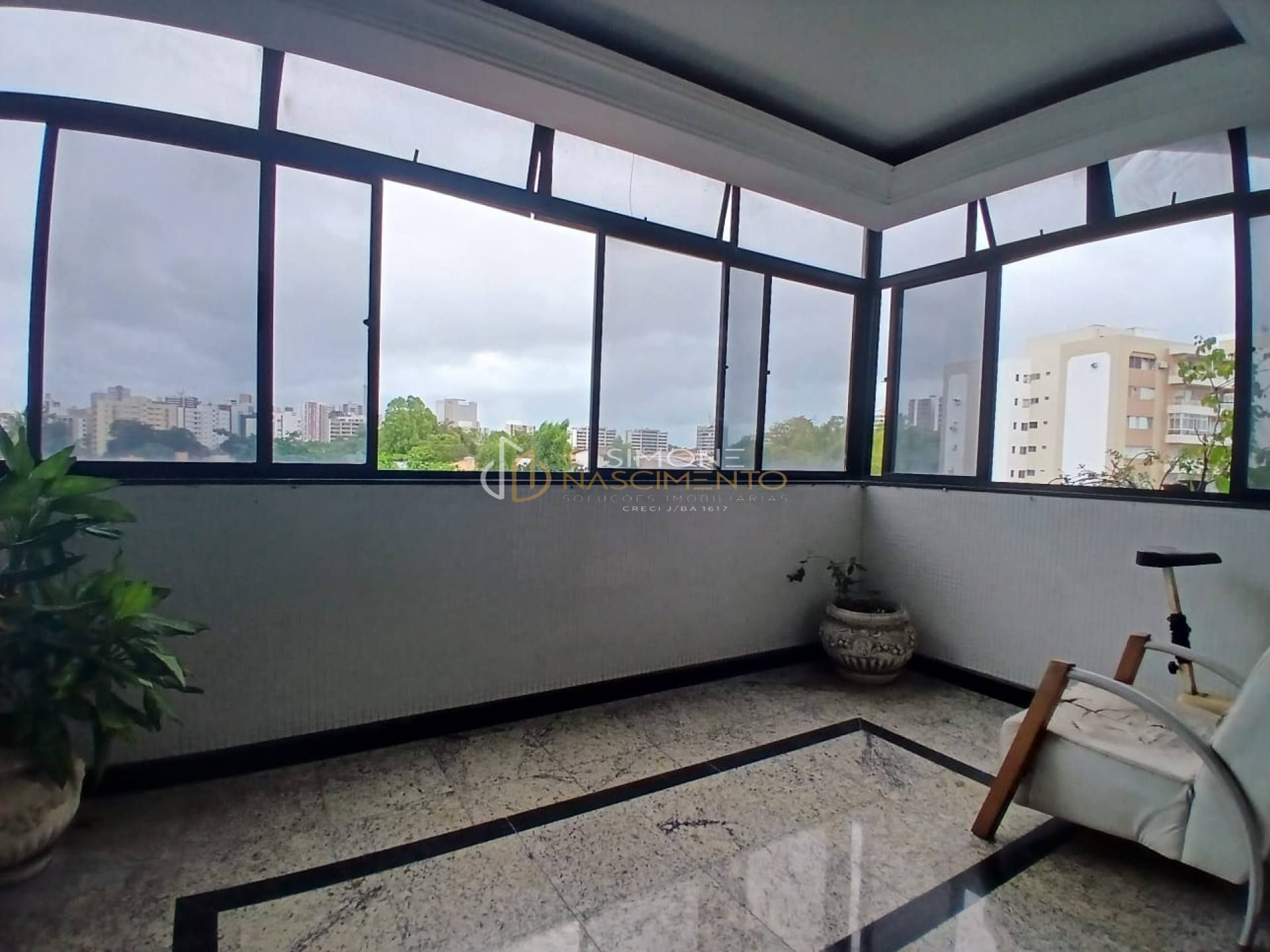 Apartamento 3/4 e 2 suítes  Itaigara