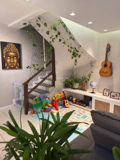 CASA DUPLEX 4 QUARTOS EM PATAMARES