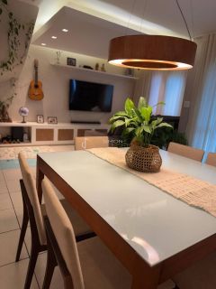 CASA DUPLEX 4 QUARTOS EM PATAMARES