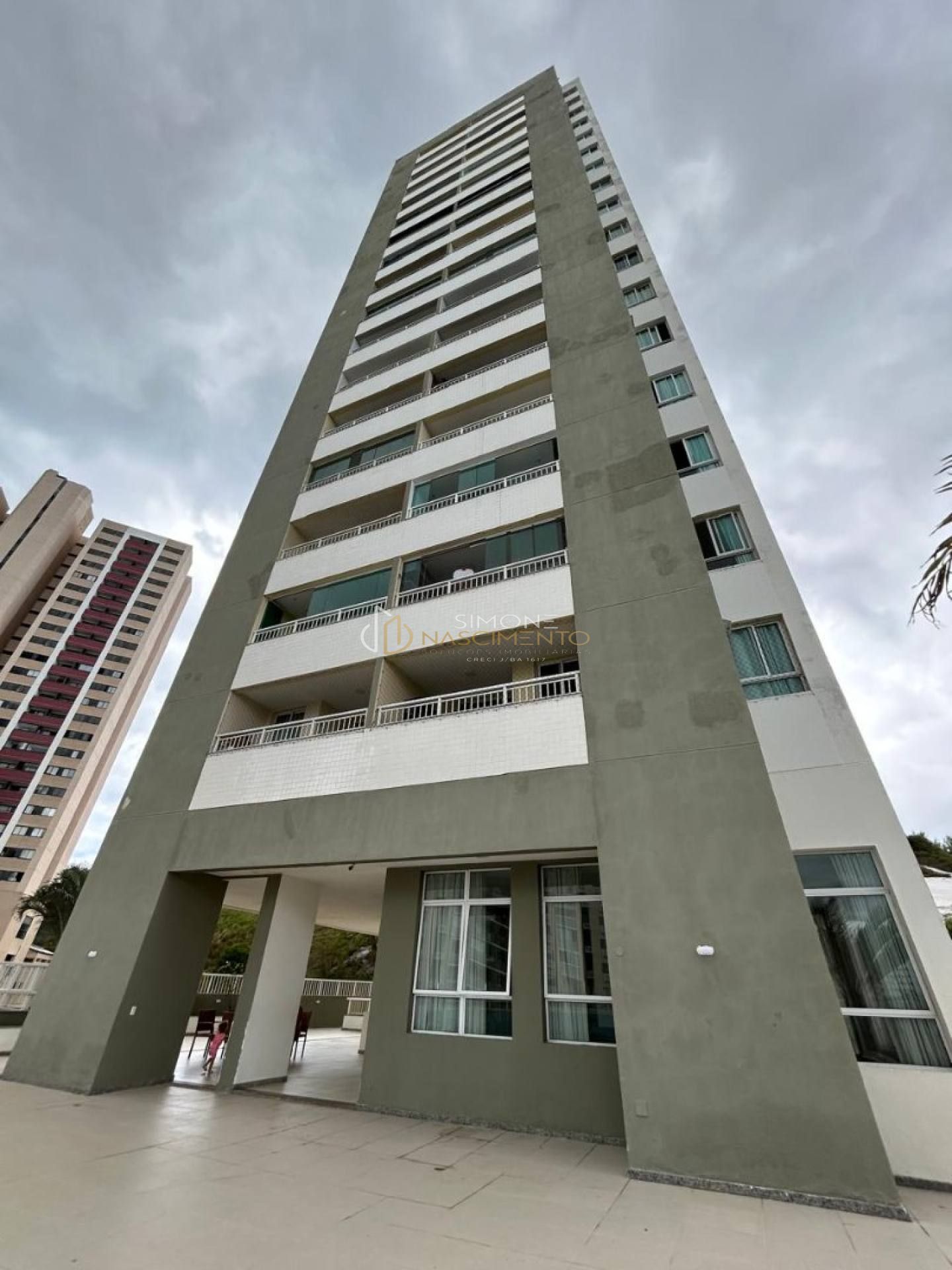 Apartamento 3 /4 e 1 suítes  Imbuí