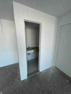 Bellíssimo apartamento, alto padrão, 4/4 com 4 suites, 4 garagens e infra completa com quadra de Squash: Caminho das Árvores