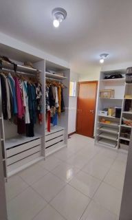 Casa em Busca Vida com 5 suítes e 6 vagas de garagem