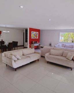 Casa em Busca Vida com 5 suítes e 6 vagas de garagem