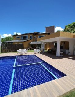 Casa em Busca Vida com 5 suítes e 6 vagas de garagem